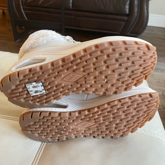 Sketchers boots - Picture 5 of 5